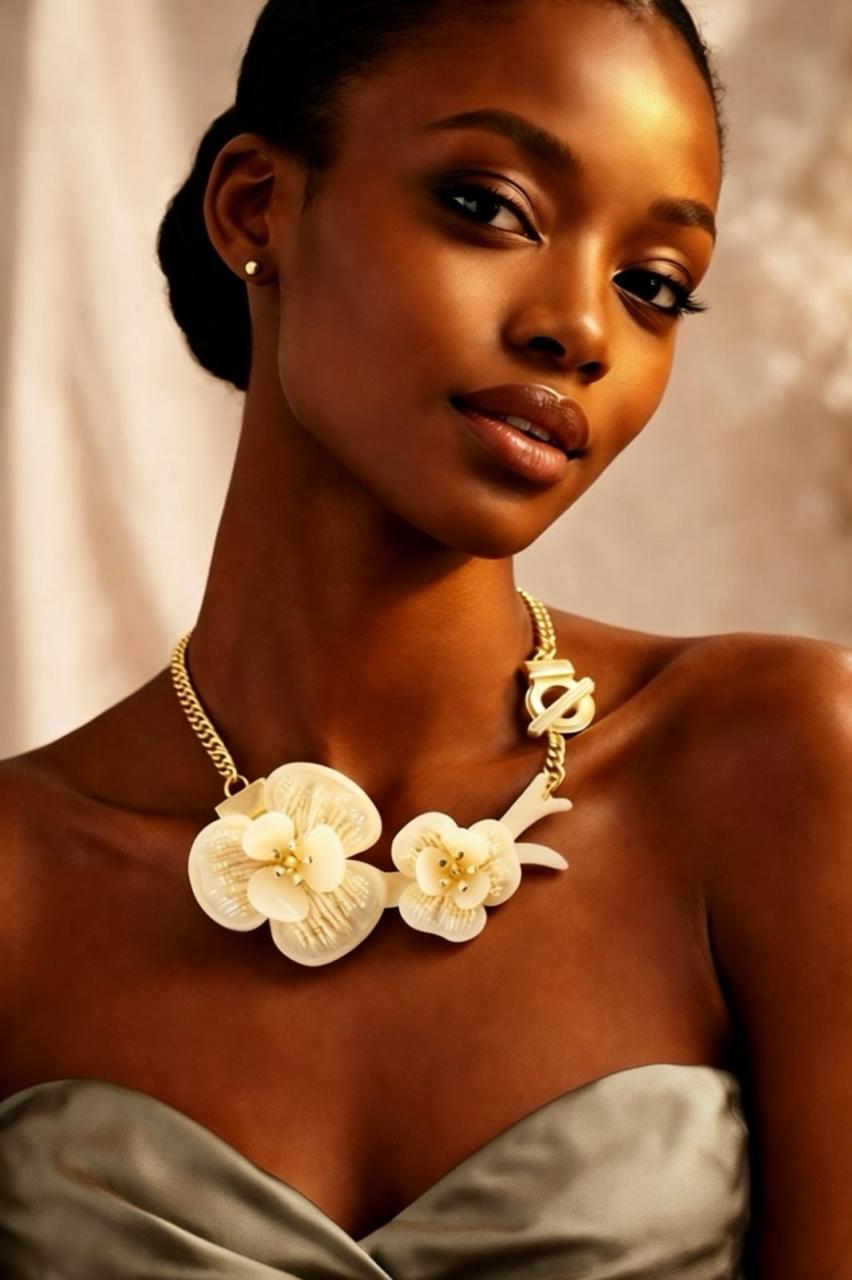 EMBROIDERED FLOWERS NECKLACE / BURGUNDY