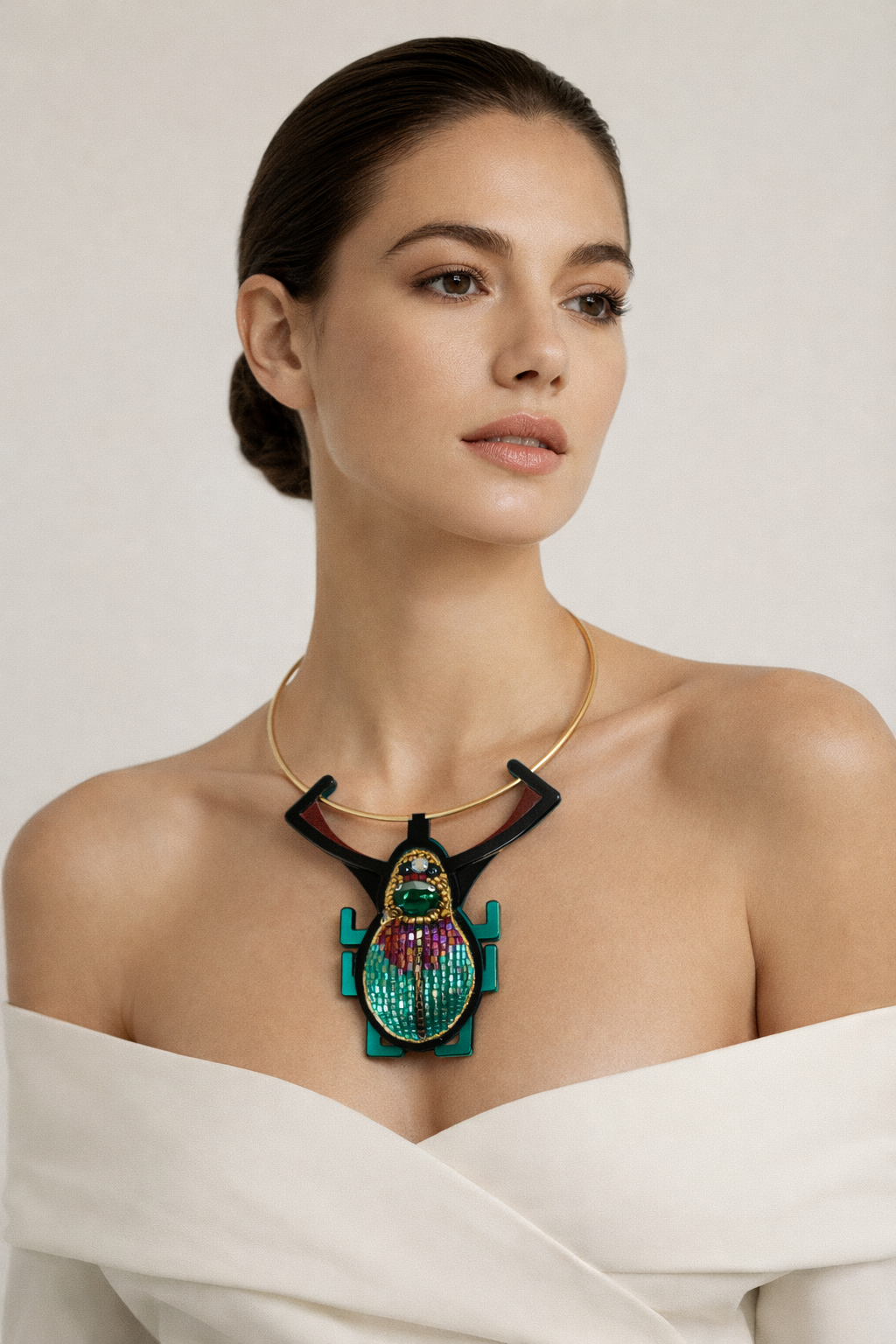 COLAR SCARAB BORDADO