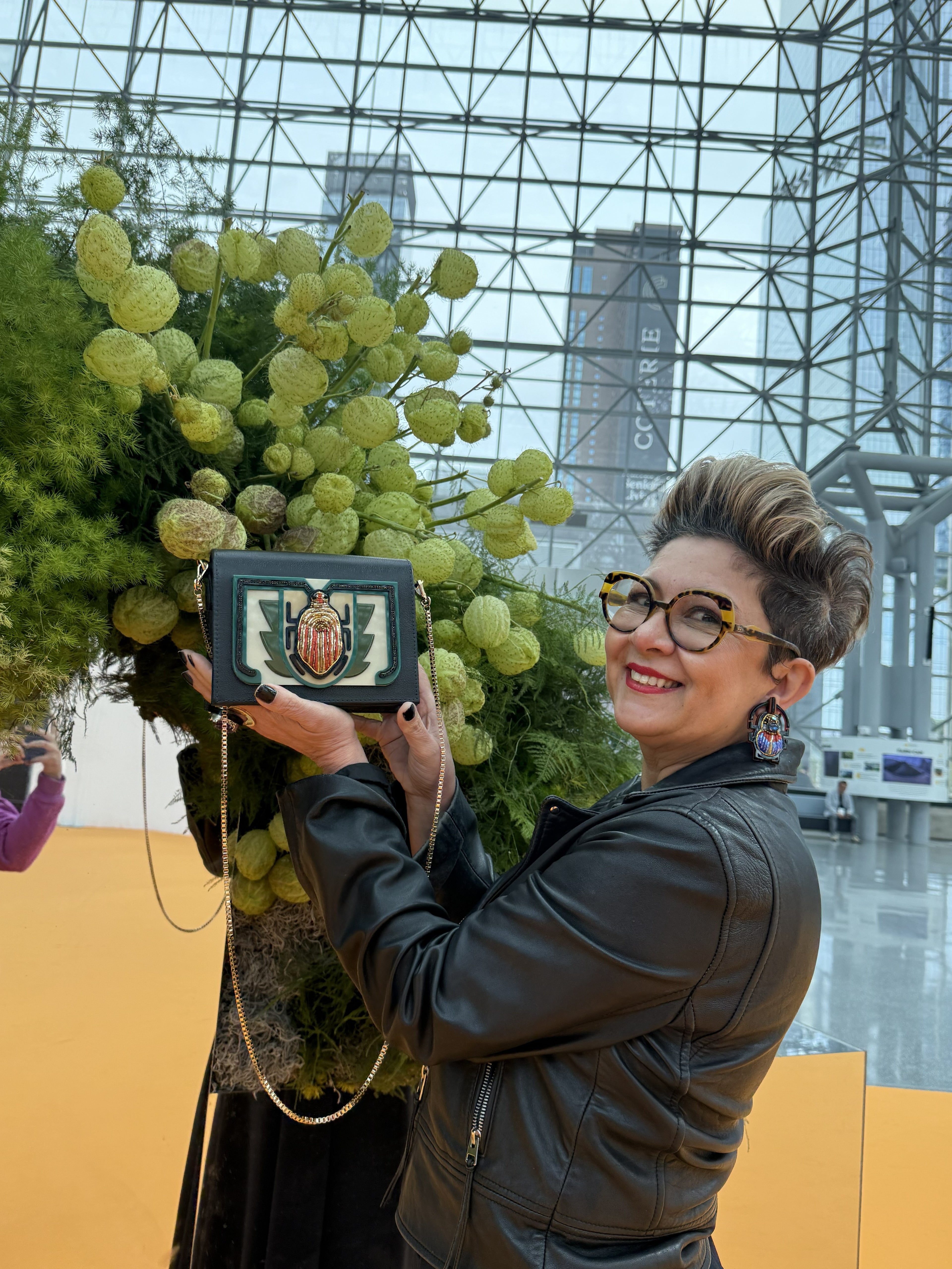 Scarab Embroidered Leather Bag / Black